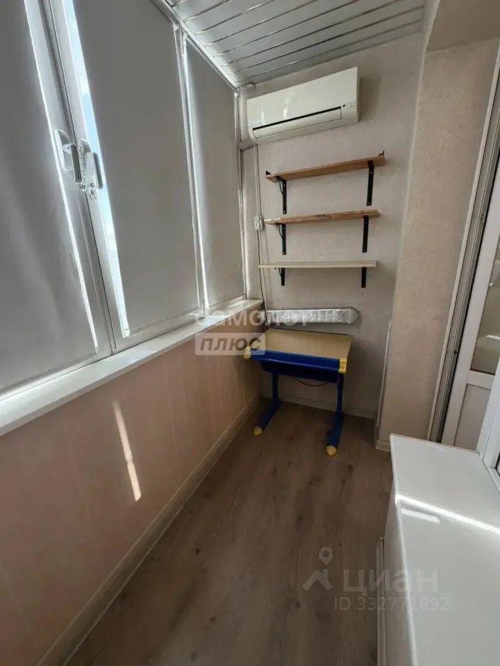 m. Pavshino: Apartment, 2-rooms
