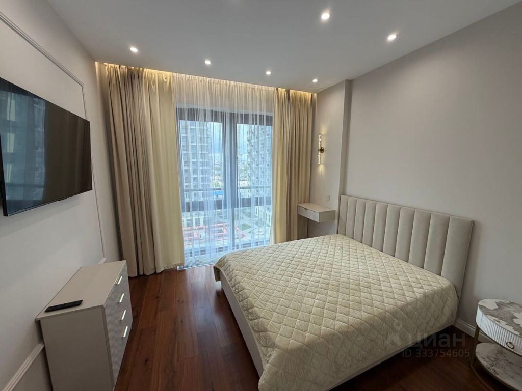 m. ZIL: Apartment, 2-rooms