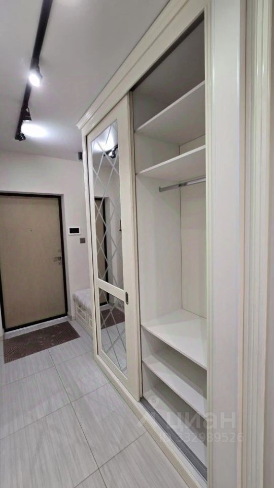 m. Pyatnitskoe shosse: Apartment, 3-rooms