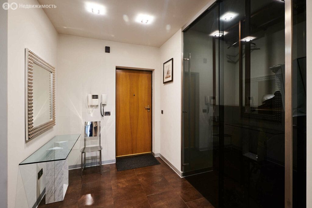 m. Barrikadnaya: Apartment, 3-rooms