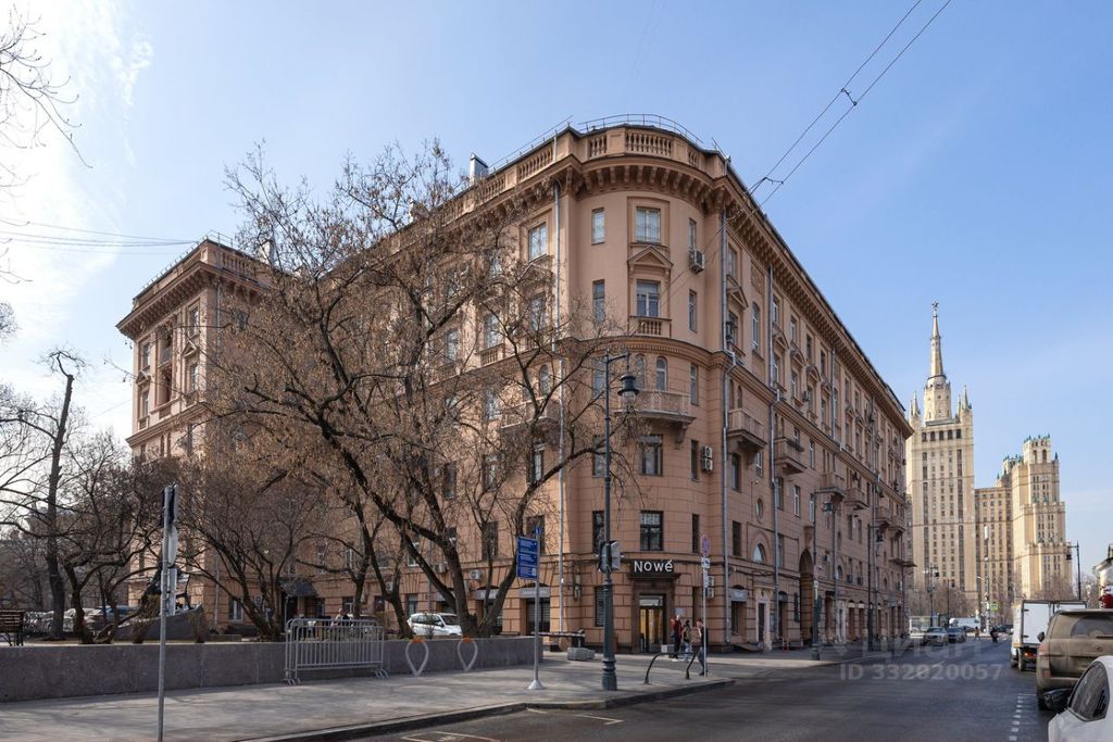 m. Barrikadnaya: Apartment, 3-rooms