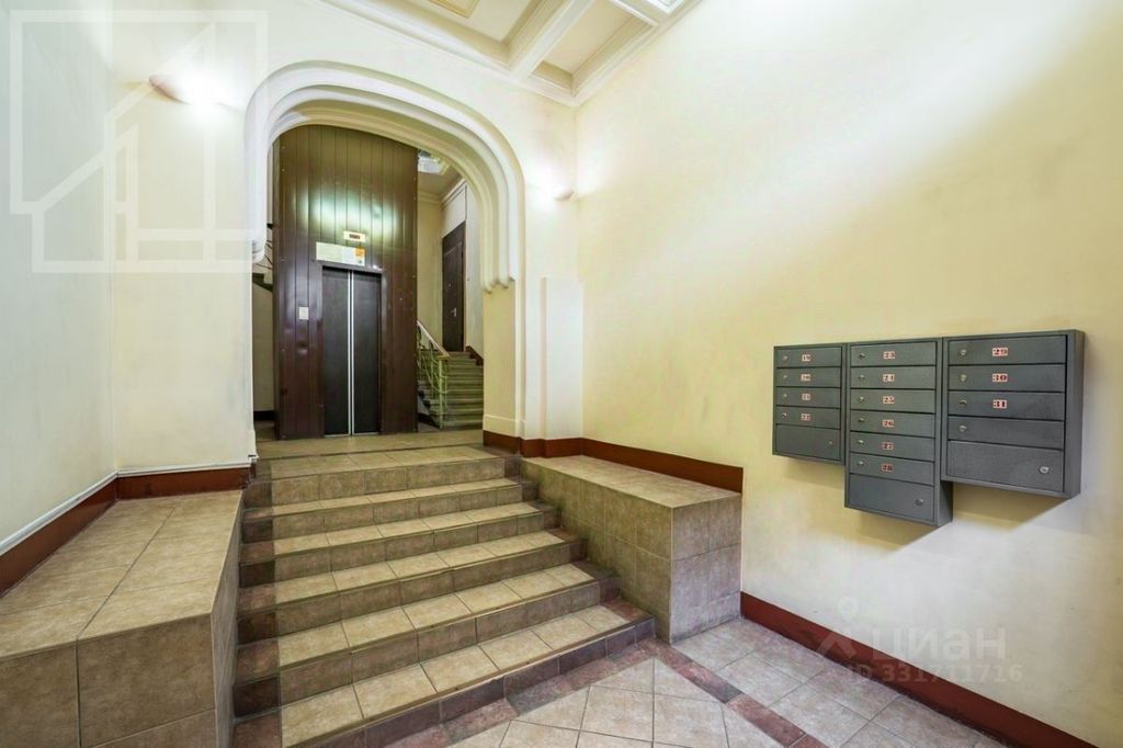 m. Kropotkinskaya: Apartment, 4-rooms