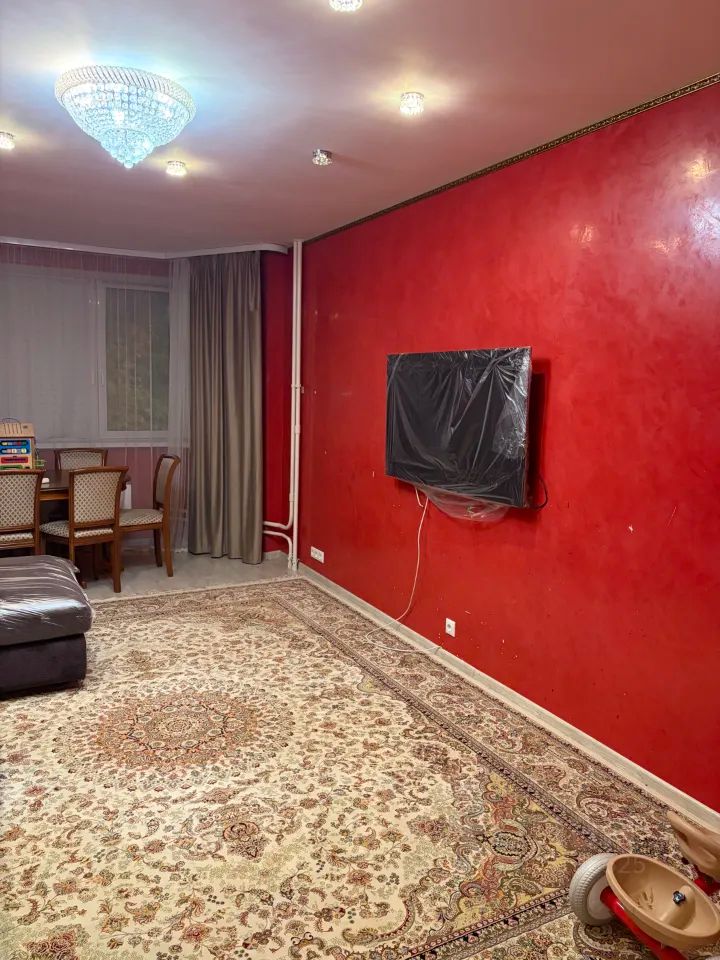 m. Levoberezhnaya: Apartment, 3-rooms