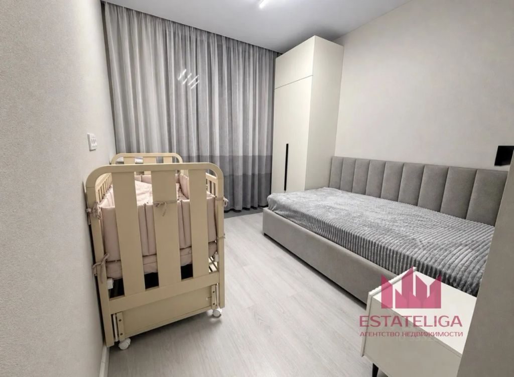 m. ZIL: Apartment, 2-rooms