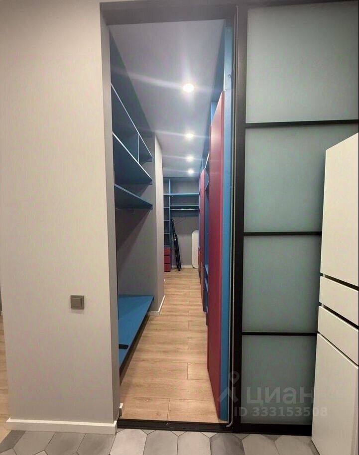 m. ZIL: Apartment, 2-rooms