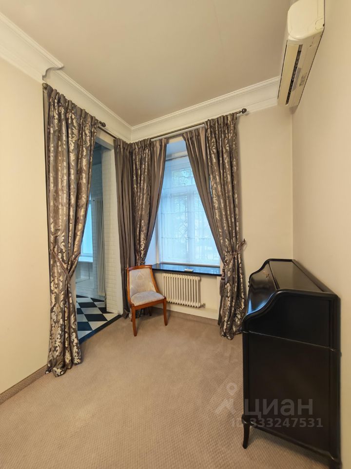 m. Kropotkinskaya: Apartment, 2-rooms