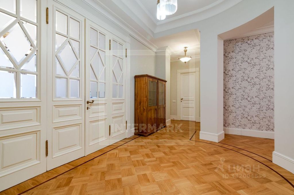 m. Kropotkinskaya: Apartment, 4-rooms