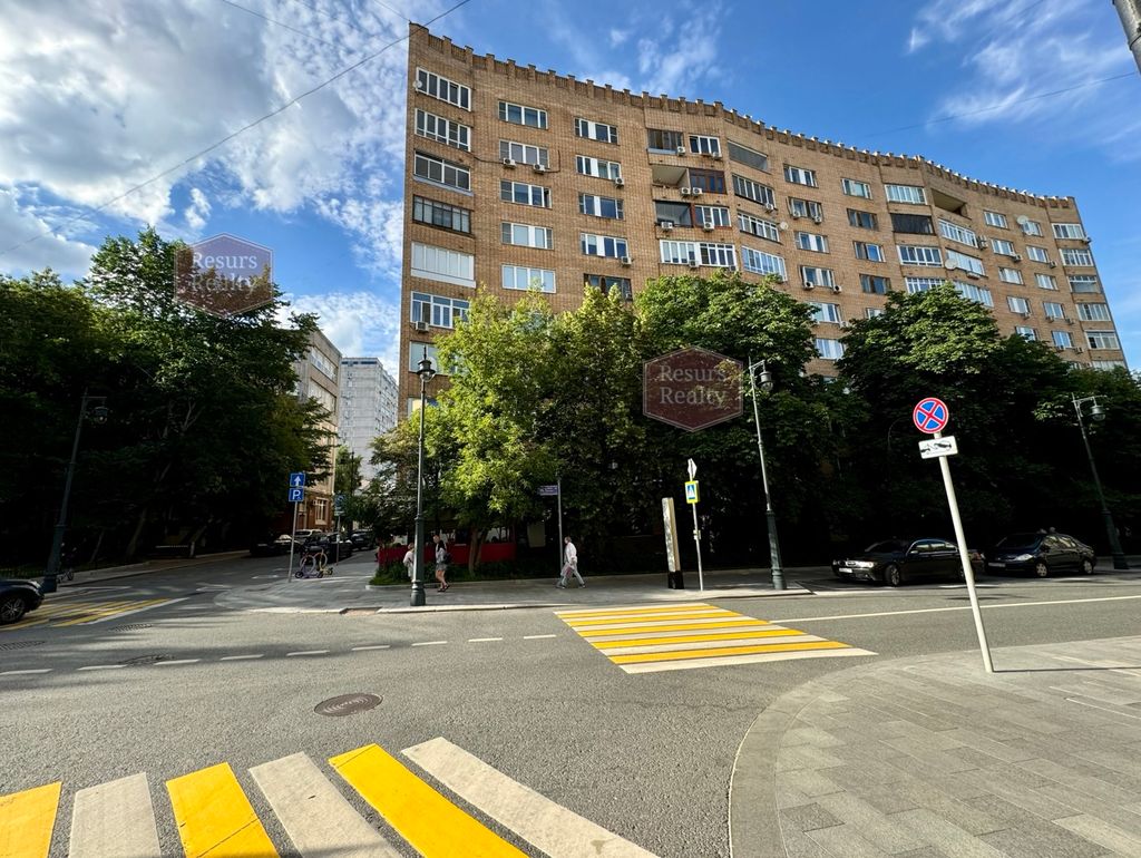 m. Kropotkinskaya: Apartment, 4-rooms