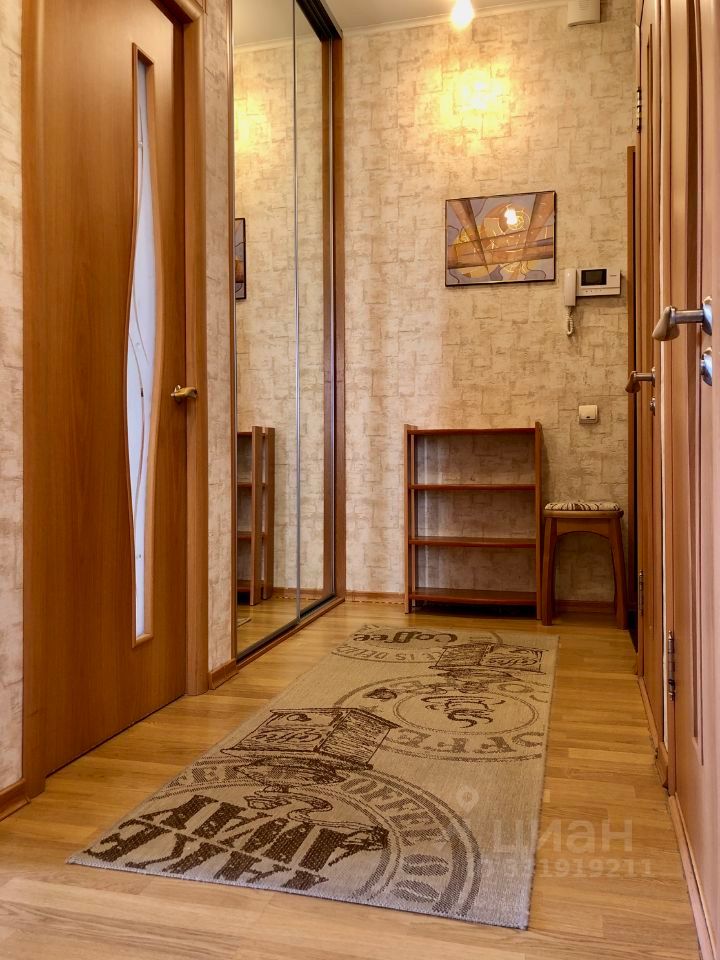 m. Kropotkinskaya: Apartment, 2-rooms