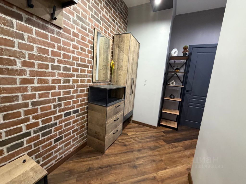 m. ZIL: Apartment, 1-rooms