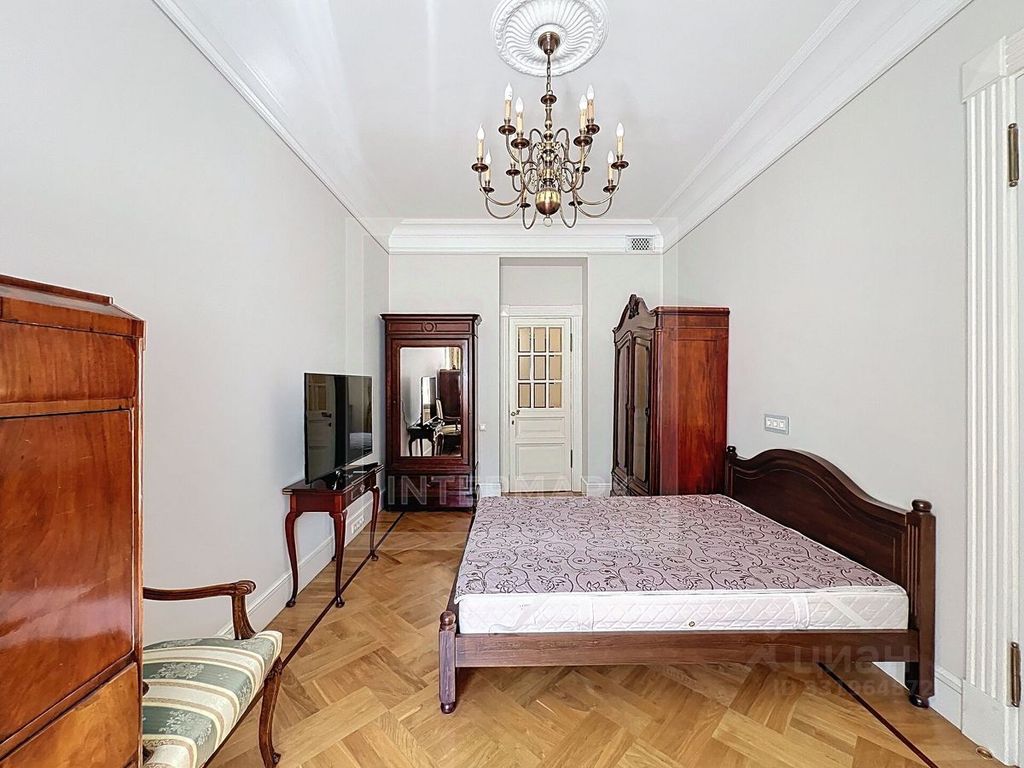 m. Kropotkinskaya: Apartment, 4-rooms