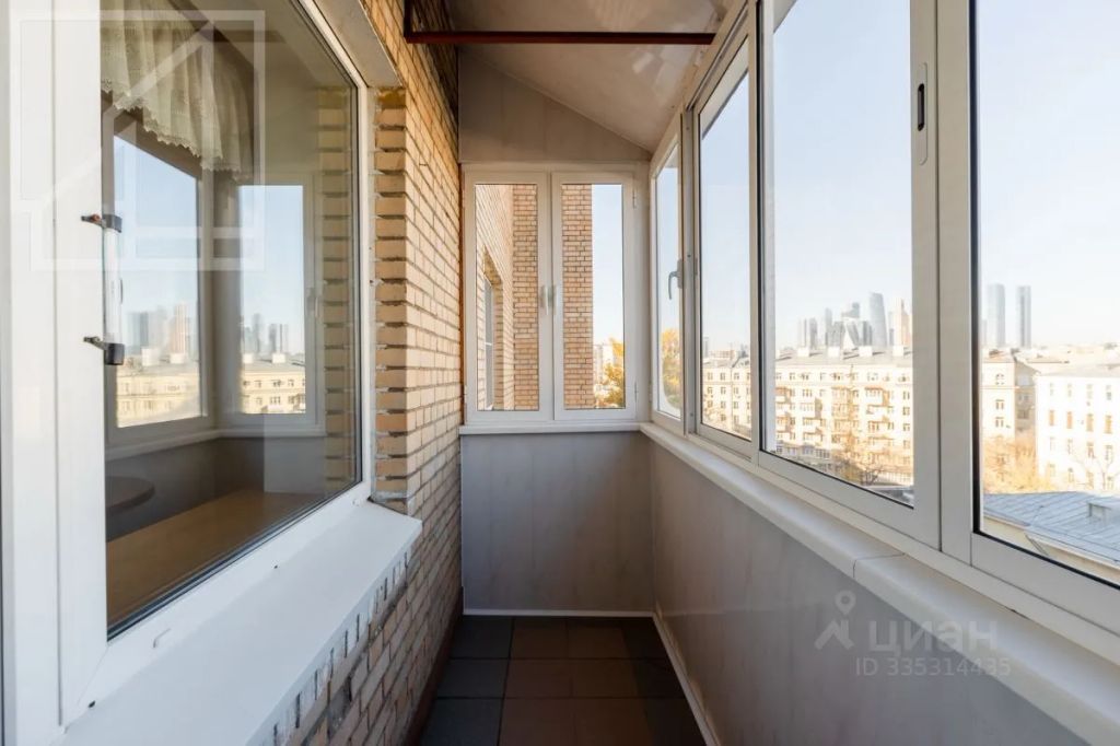 m. Smolenskaya: Apartment, 3-rooms
