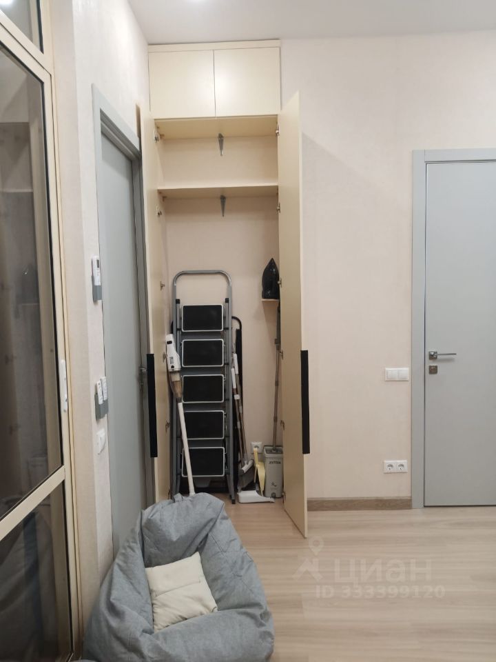 m. ZIL: Apartment, 2-rooms