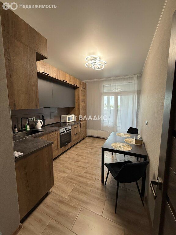 m. Lukhmanovskaya: Apartment, 2-rooms