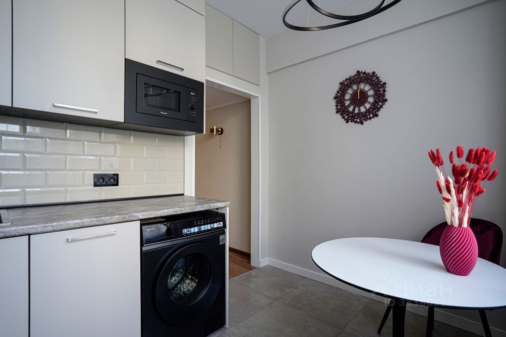 m. Shabolovskaya: Apartment, 2-rooms
