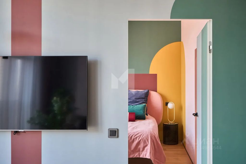 m. ZIL: Apartment, 2-rooms