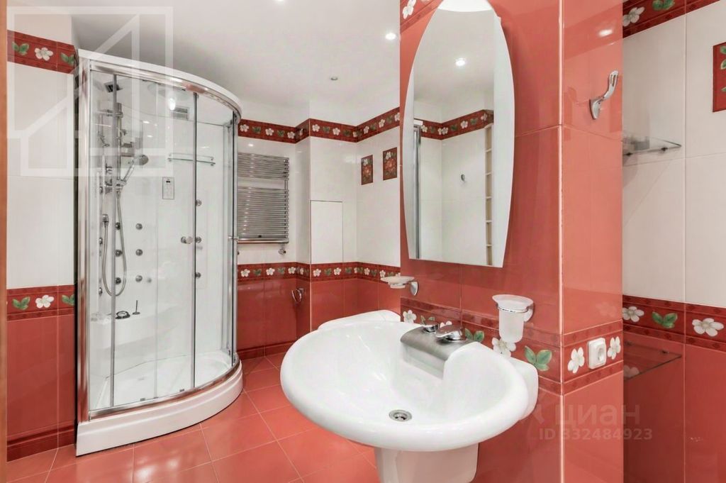 m. Barrikadnaya: Apartment, 3-rooms