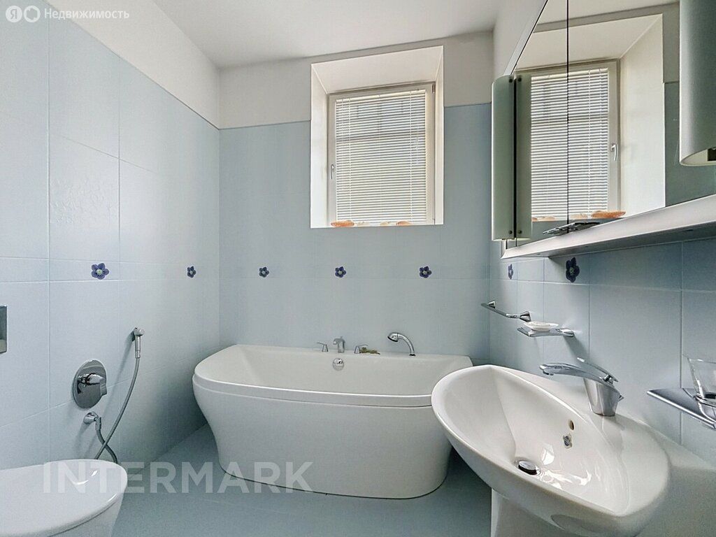 m. Barrikadnaya: Apartment, 4-rooms