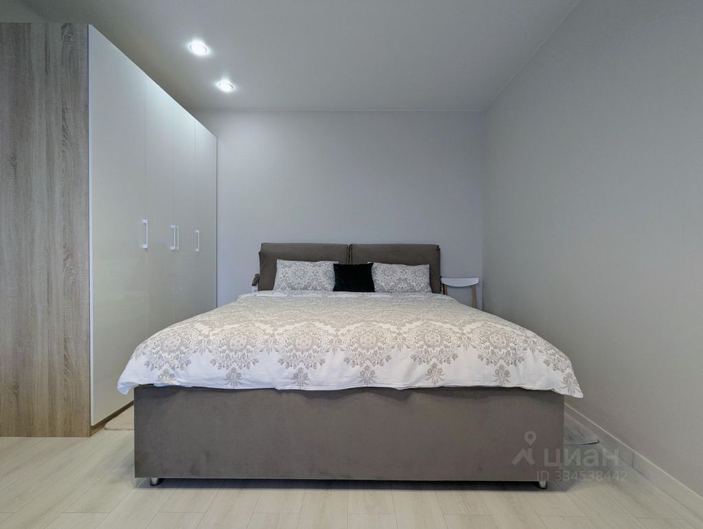 m. ZIL: Apartment, 1-rooms