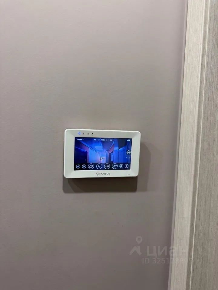 m. ZIL: Apartment, 2-rooms