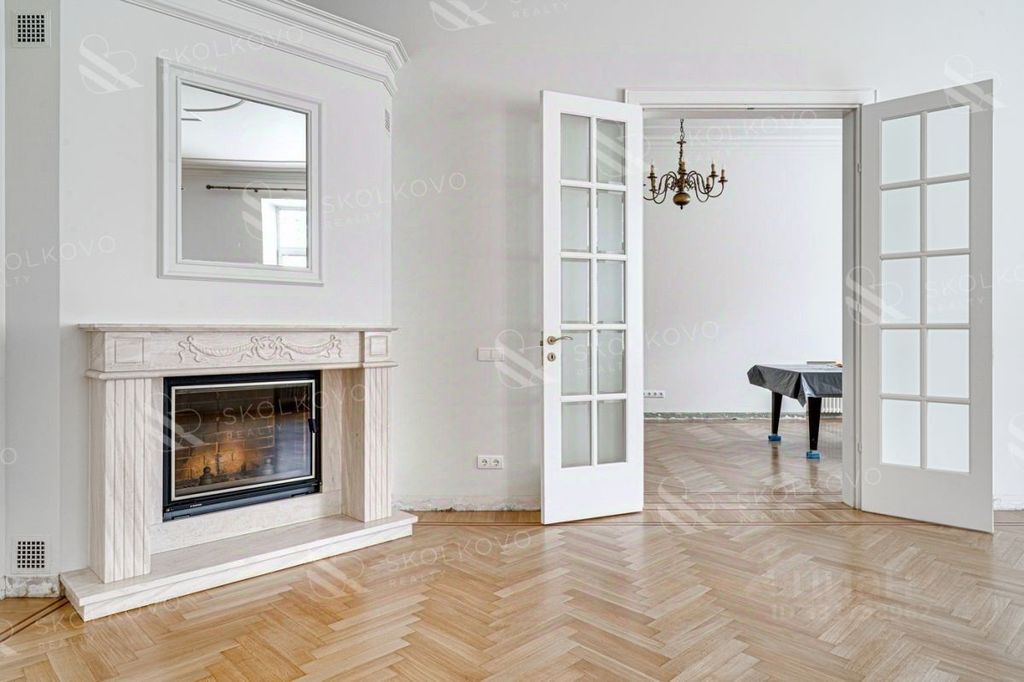 m. Aleksandrovsky sad: Apartment, 6-rooms