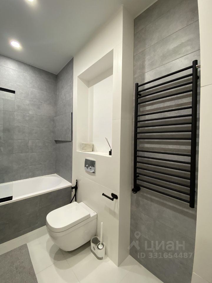m. ZIL: Apartment, 2-rooms