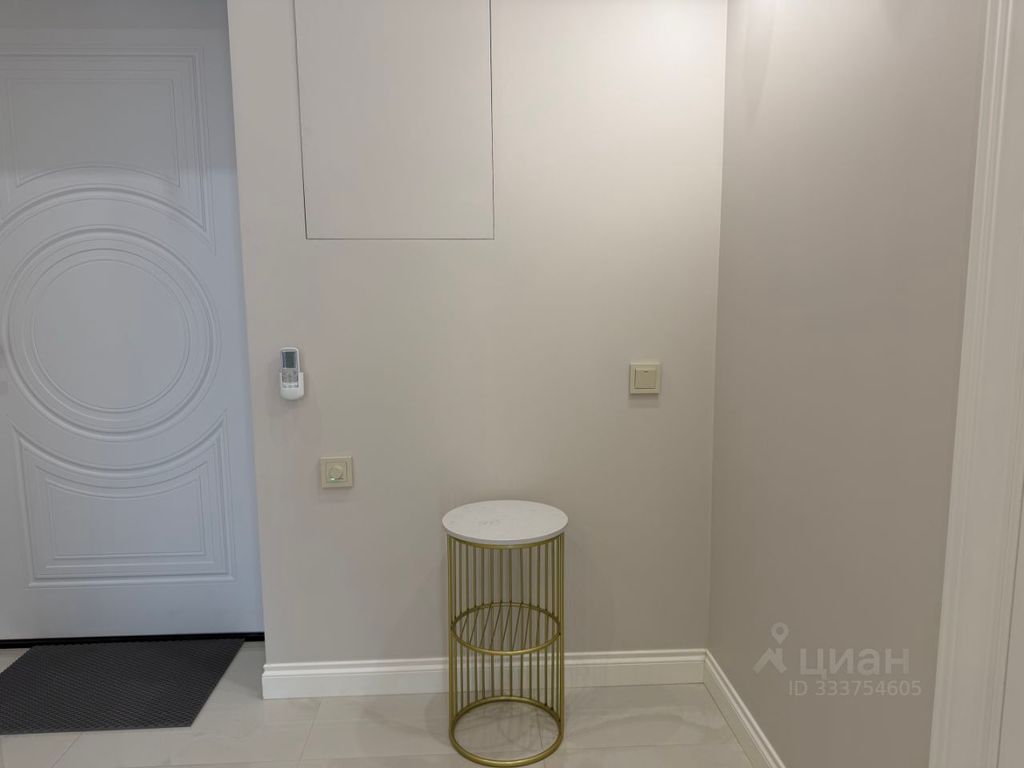 m. ZIL: Apartment, 2-rooms