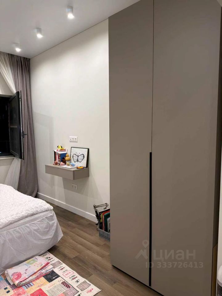 m. ZIL: Apartment, 2-rooms