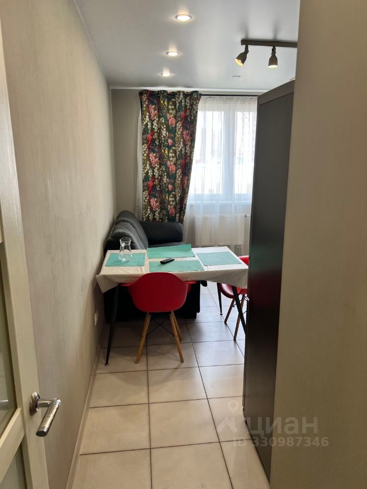 m. Lukhmanovskaya: Apartment, 1-rooms