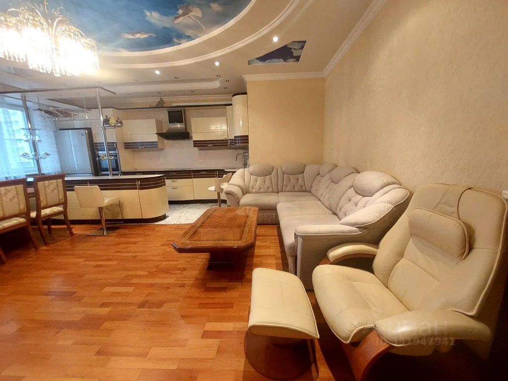 m. Yugo-Zapadnaya: Apartment, 3-rooms