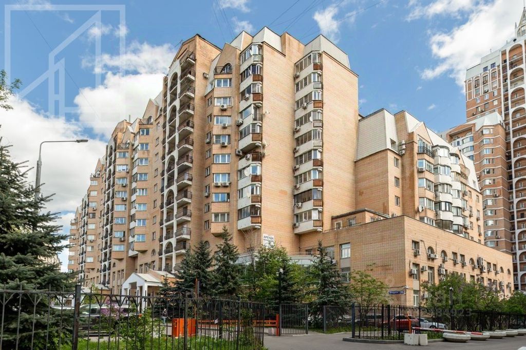 m. Barrikadnaya: Apartment, 3-rooms
