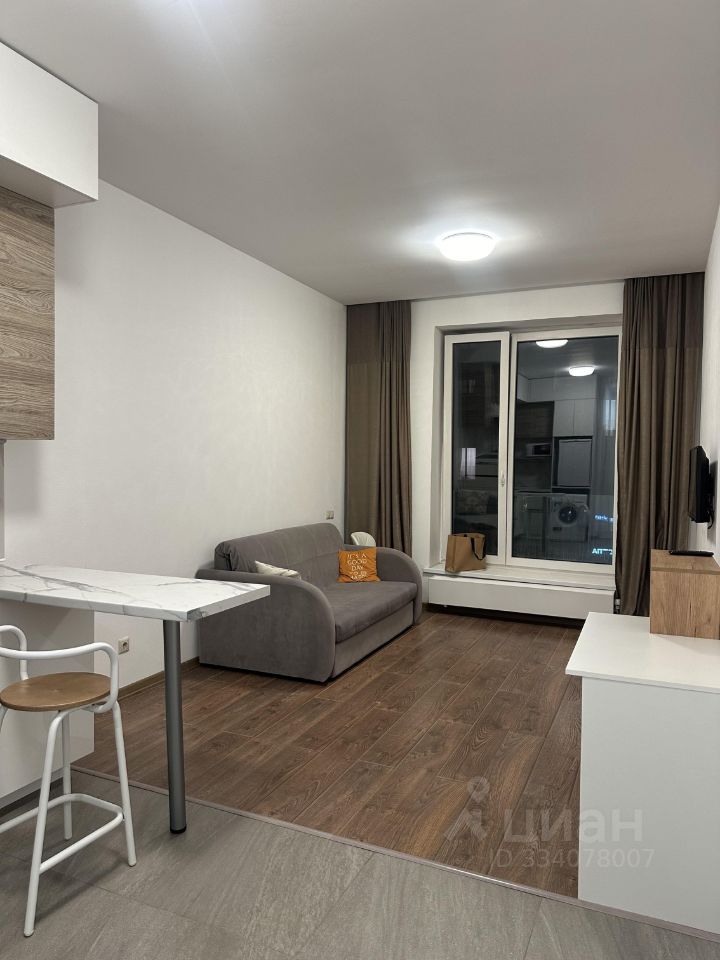 m. ZIL: Apartment, studio
