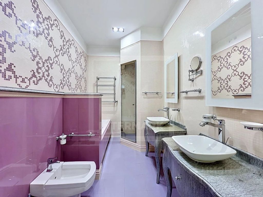 m. Kropotkinskaya: Apartment, 4-rooms