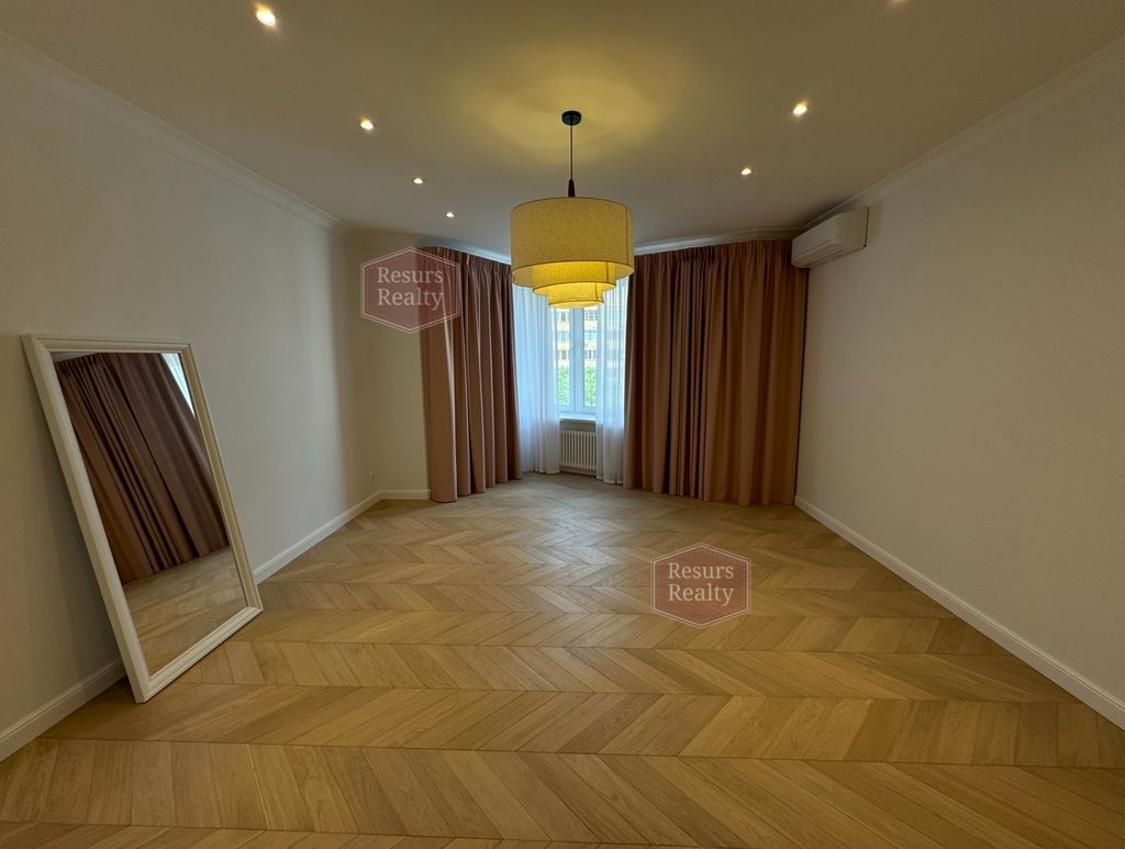 m. Kropotkinskaya: Apartment, 4-rooms