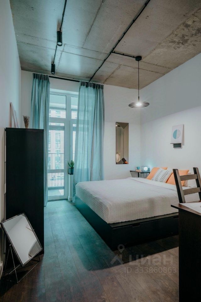 m. ZIL: Apartment, 2-rooms