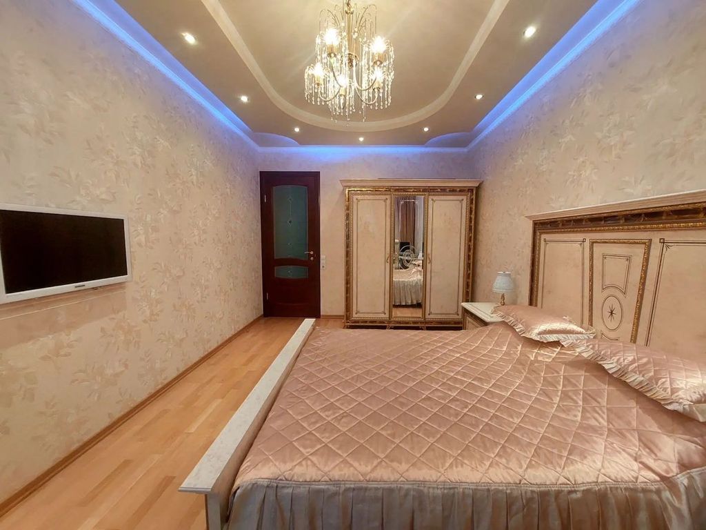 m. Yugo-Zapadnaya: Apartment, 3-rooms