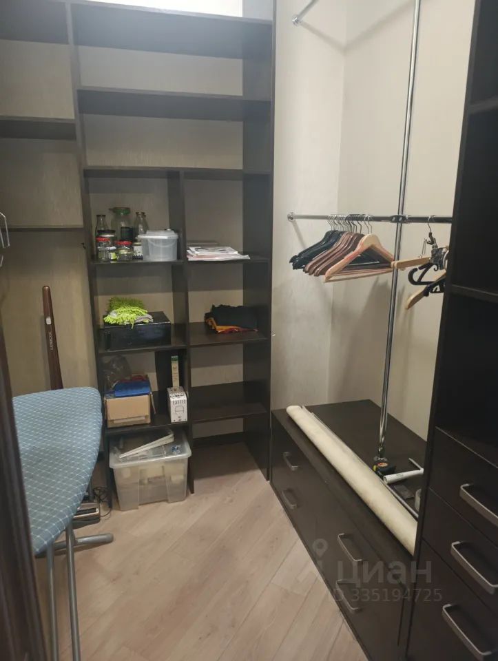 m. Lukhmanovskaya: Apartment, 3-rooms