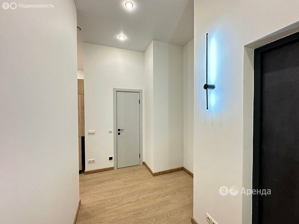 m. ZIL: Apartment, 2-rooms
