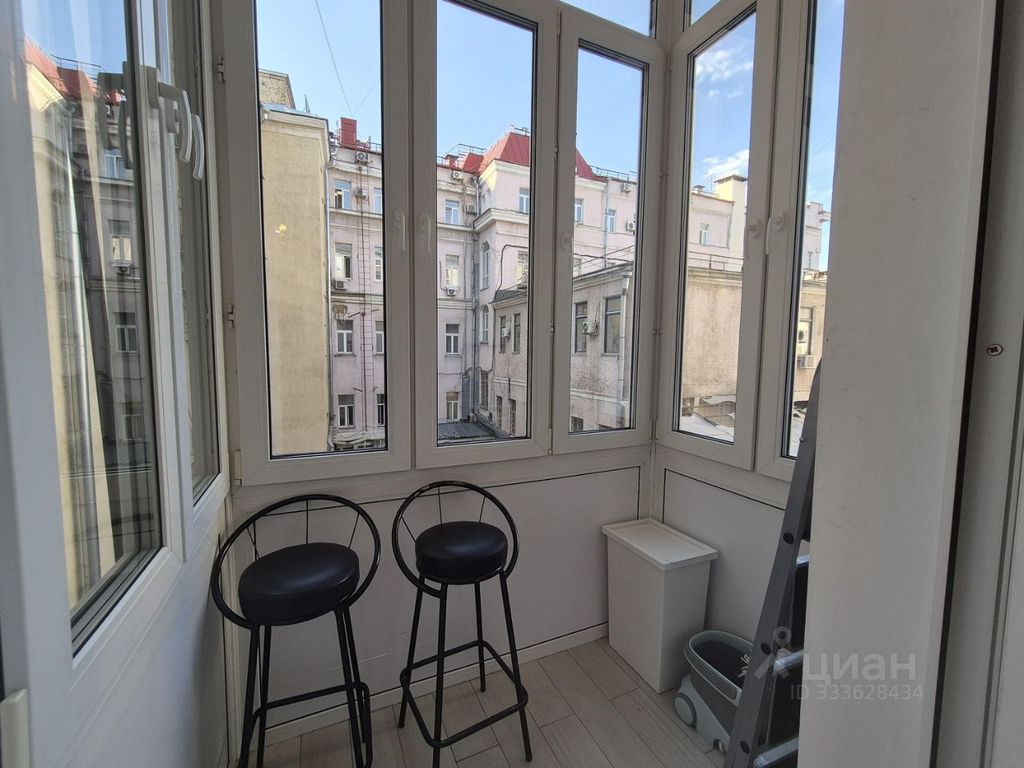 m. Teatralnaya: Apartment, 2-rooms