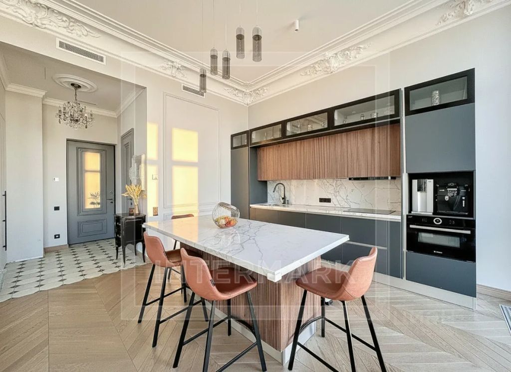 m. Mendeleevskaya: Apartment, 4-rooms