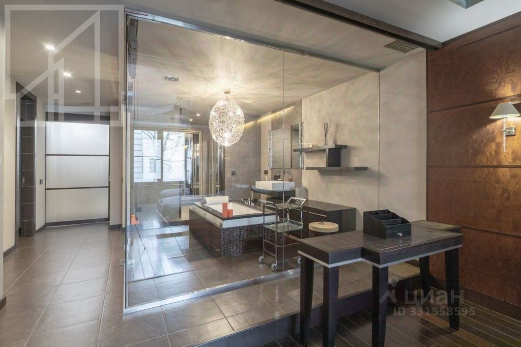 m. Kropotkinskaya: Apartment, 4-rooms