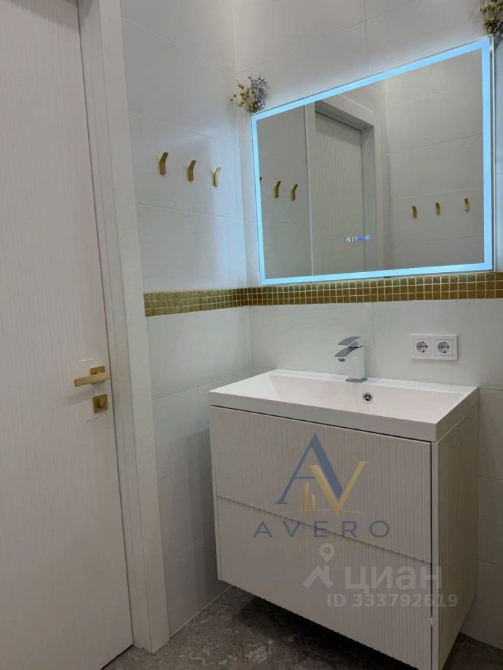 m. ZIL: Apartment, 2-rooms