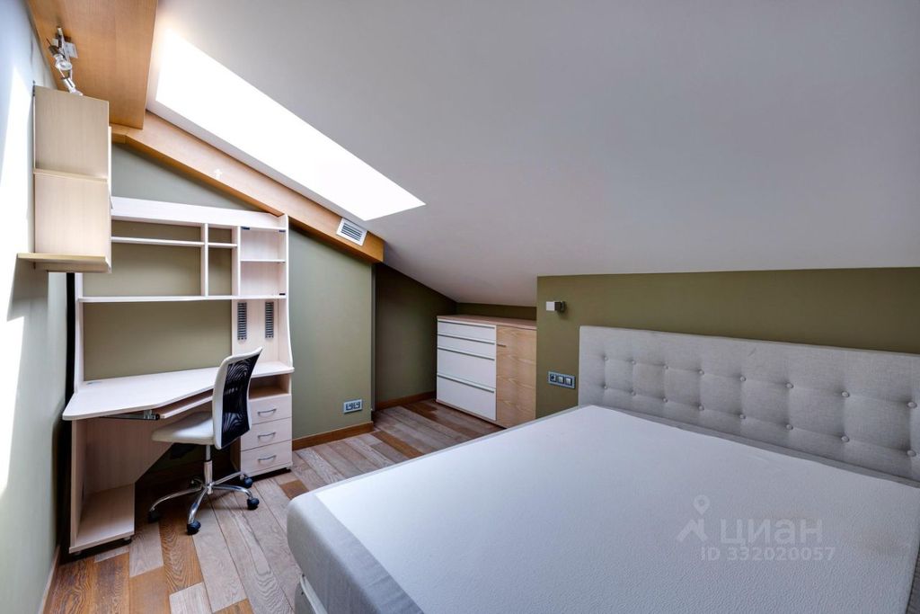 m. Barrikadnaya: Apartment, 3-rooms