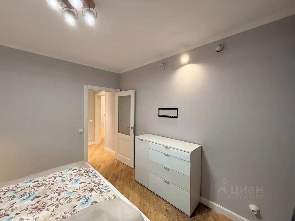m. Ulitsa Milashenkova: Apartment, 2-rooms
