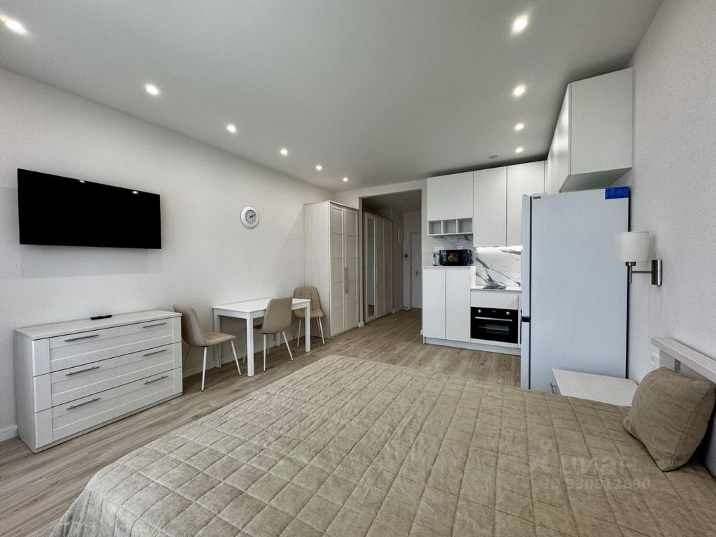 m. Dubrovka: Apartment, studio