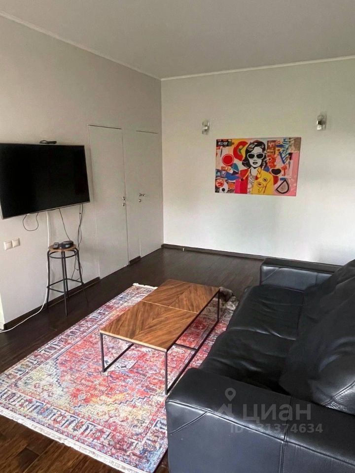 m. Oktyabrskoe pole: Apartment, 2-rooms