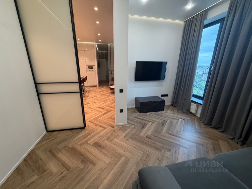 m. Molodezhnaya: Apartment, 3-rooms