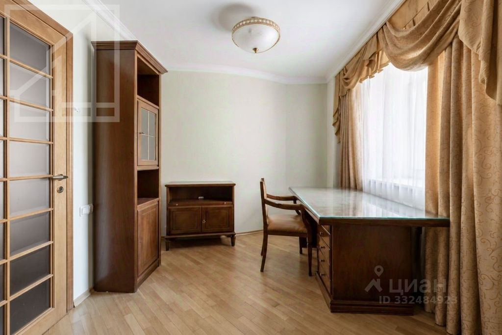 m. Barrikadnaya: Apartment, 3-rooms