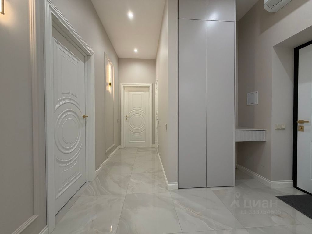 m. ZIL: Apartment, 2-rooms