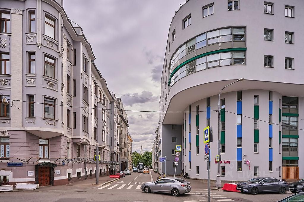 m. Smolenskaya: Apartment, 3-rooms